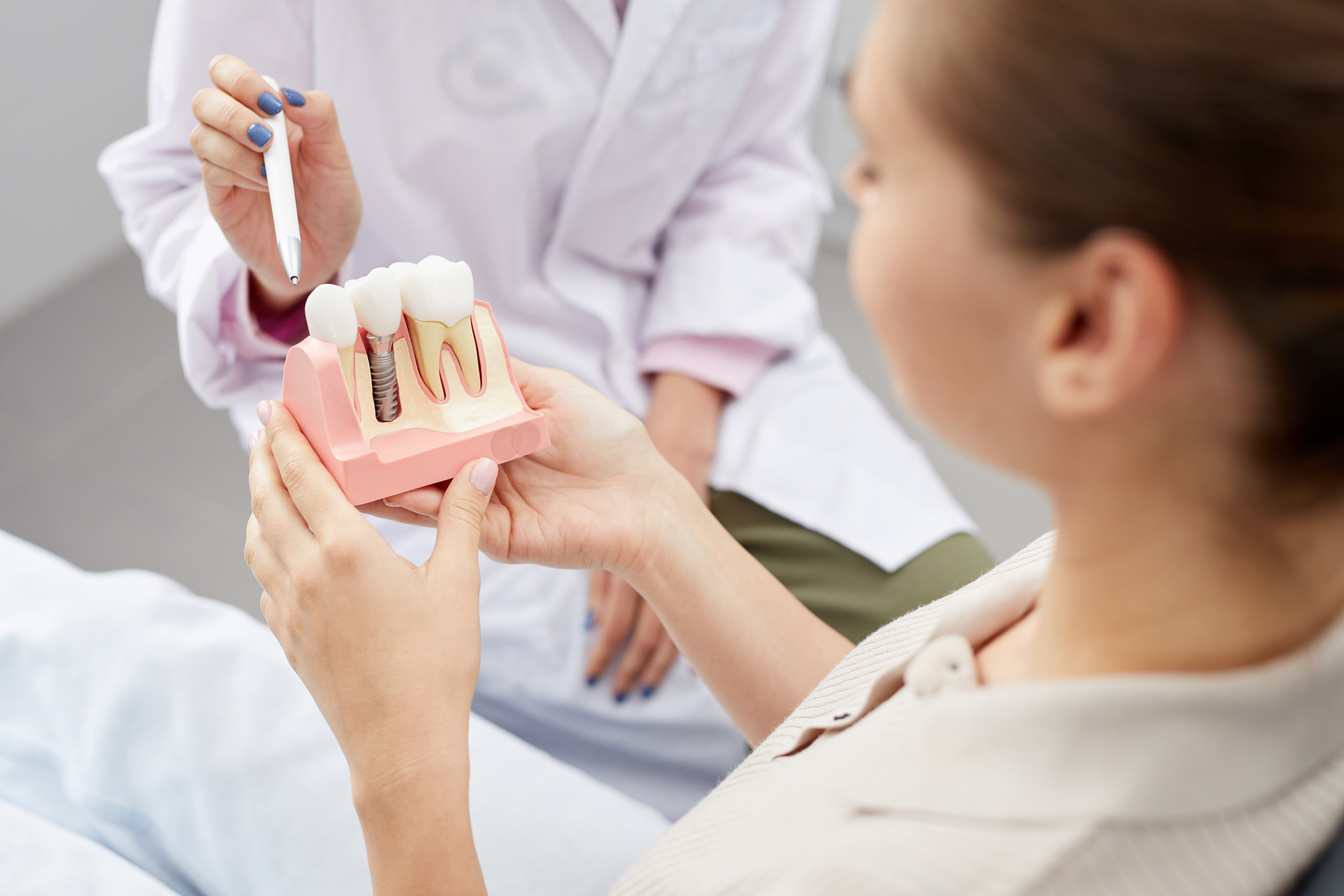 Ekstruzja Zębów Co To Jest I Jakie Są Jej Przyczyny Centrum Nowoczesnej Stomatologii