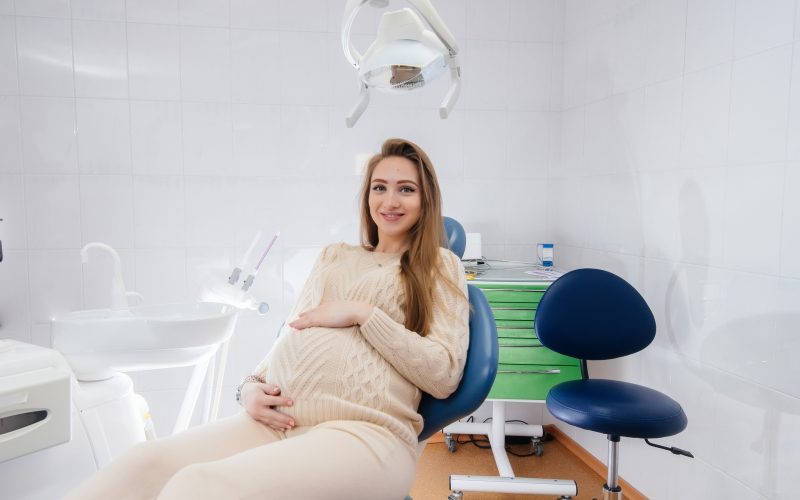 kobieta w ciąży u dentysty